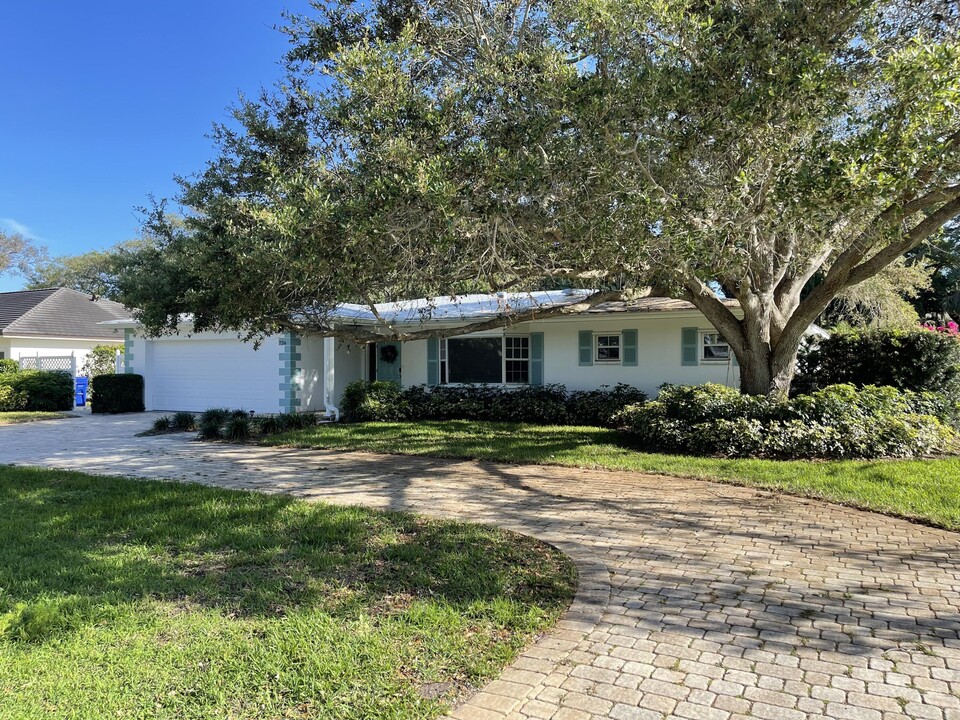 736 Iris Ln in Vero Beach, FL - Building Photo