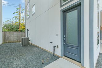 1305 Mayfair Clarkson Ln in Houston, TX - Building Photo - Building Photo