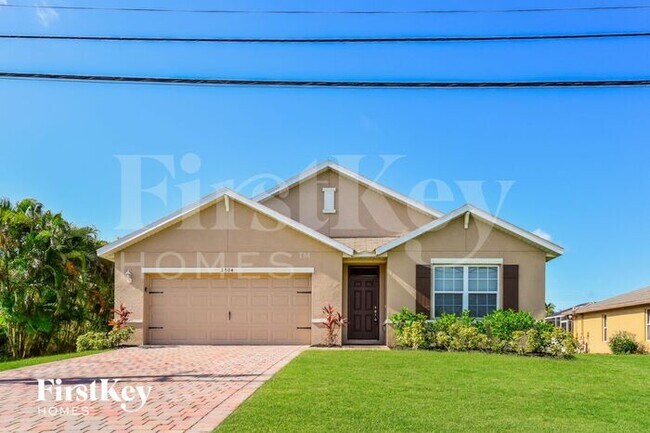 property at 2704 SW 32nd St