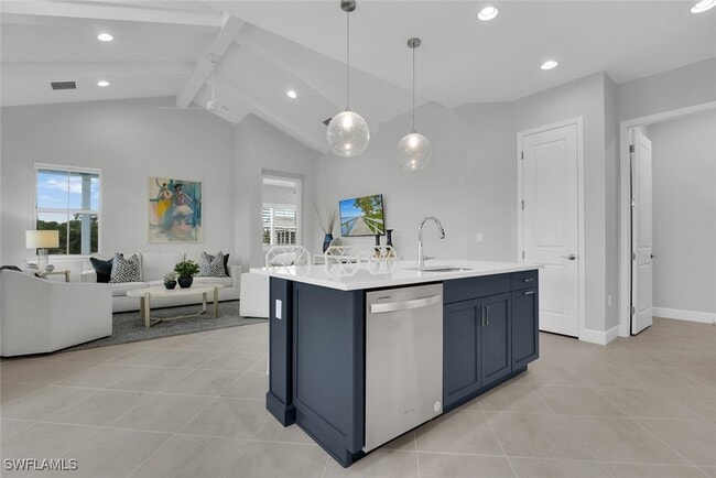 7124 Saona CT in Naples, FL - Foto de edificio - Building Photo