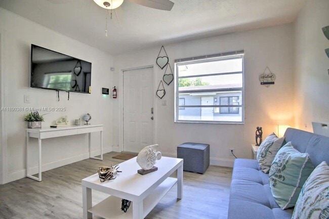2703 NW 13th St in Fort Lauderdale, FL - Building Photo - Building Photo
