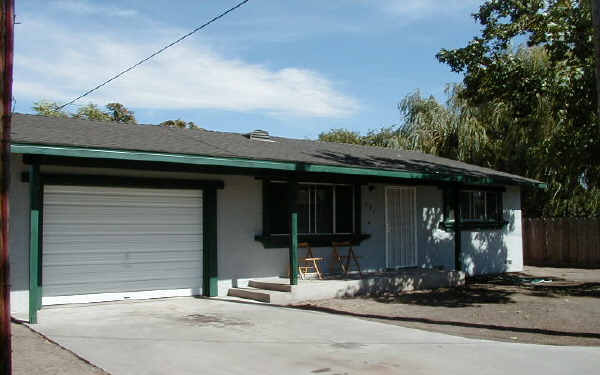 663 Vermont Ave in Turlock, CA - Building Photo - Building Photo