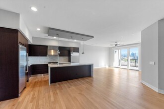 650 N Morgan St, Unit 404 in Chicago, IL - Building Photo - Building Photo