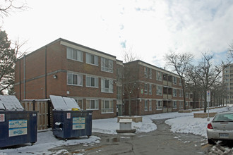 675 Kennedy Rd in Toronto, ON - Building Photo - Building Photo