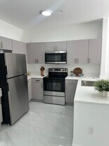 1453 W 29th St in Hialeah, FL - Building Photo