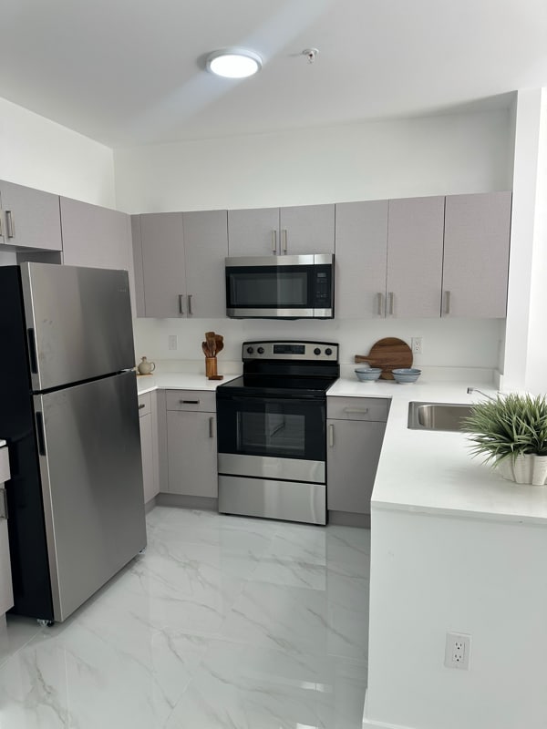 1453 W 29th St