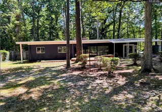 11532 Elmwood Ln in Chester, VA - Foto de edificio - Building Photo