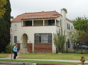 5001-5003 Franklin Ave in Los Angeles, CA - Building Photo - Building Photo