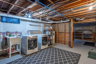 67 Mayflower Dr in Manchester, NH - Building Photo - Building Photo