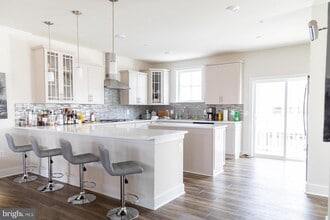 918 Crown Park Ave in Gaithersburg, MD - Building Photo - Building Photo