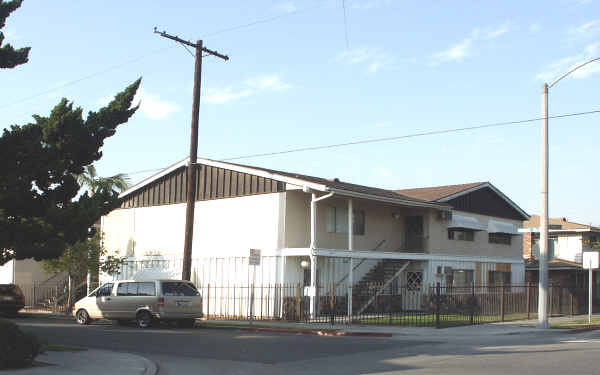 9417 Victoria Ave in South Gate, CA - Foto de edificio