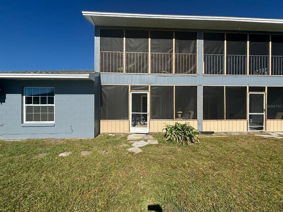 671 Royalty Ct in Poinciana, FL - Building Photo
