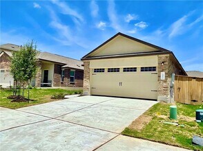 102 Milliner Lp in Hutto, TX - Building Photo - Building Photo