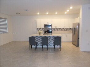879 SE 26th Ter in Homestead, FL - Building Photo - Building Photo