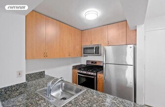 66 W 38th St in New York, NY - Building Photo - Building Photo
