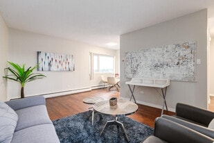 Glenmore Heights in Calgary, AB - Building Photo