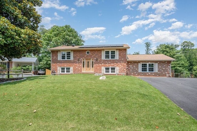 411 Deerwood Dr in Fredericksburg, VA - Building Photo - Building Photo