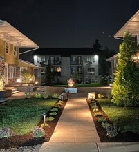 Courtyard on Hogan in Gresham, OR - Building Photo - Building Photo