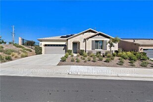 2112 Saratoga Dr in Wildomar, CA - Building Photo