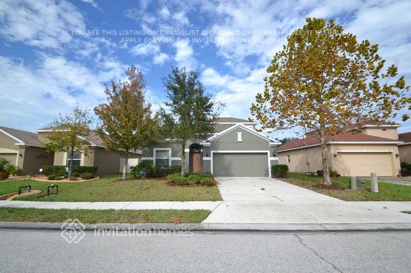 11258 82nd St E in Parrish, FL - Building Photo