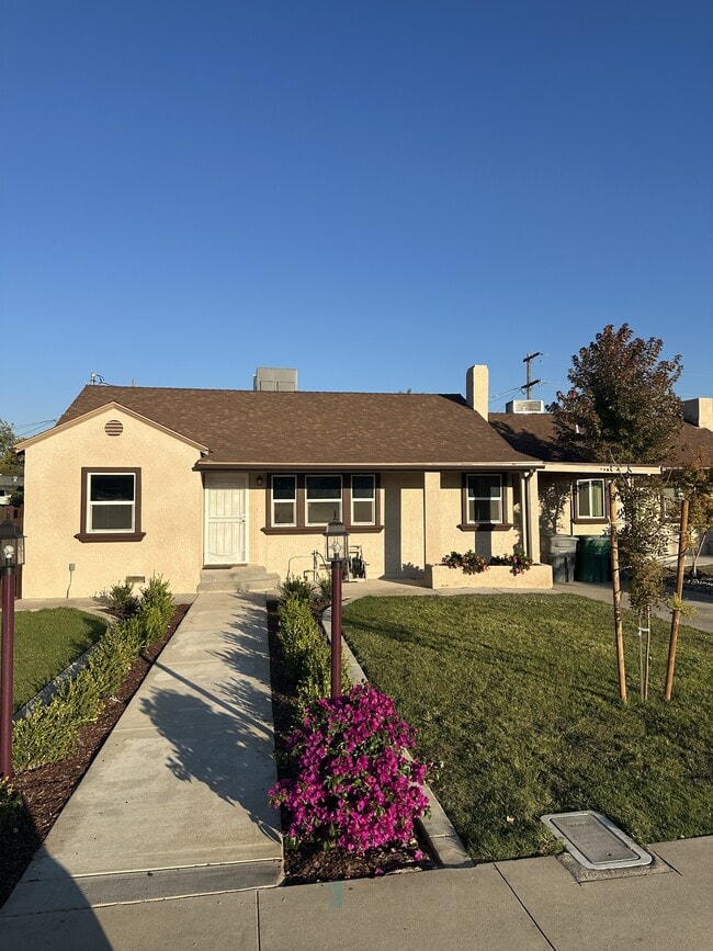 986 S Hope Ave in Reedley, CA - Building Photo - Building Photo