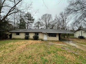 1075 Deryll St in Jackson, MS - Building Photo - Building Photo