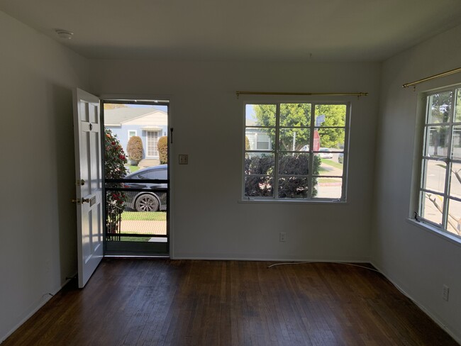2599 Wellesley Ave, Unit 2599 in Los Angeles, CA - Building Photo - Building Photo
