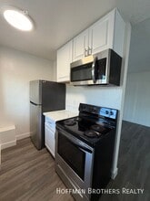 4124 N Eagle Rock Blvd, Unit 304 in Los Angeles, CA - Building Photo - Building Photo