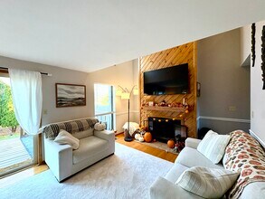 8254 Beehive Cir in Liverpool, NY - Foto de edificio - Building Photo