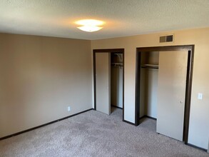 2937 S 134th Ave-Unit -5 in Omaha, NE - Building Photo - Building Photo