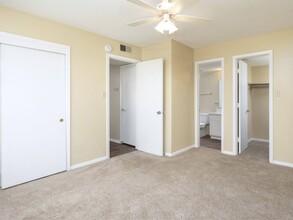 Oak Manor Apartment Homes in Meridian, MS - Building Photo - Building Photo