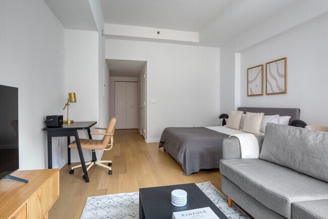 535 W 23 St in New York, NY - Building Photo - Building Photo