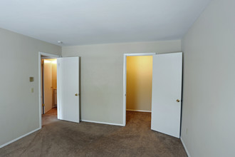 River View Apartments in Rossford, OH - Building Photo - Building Photo