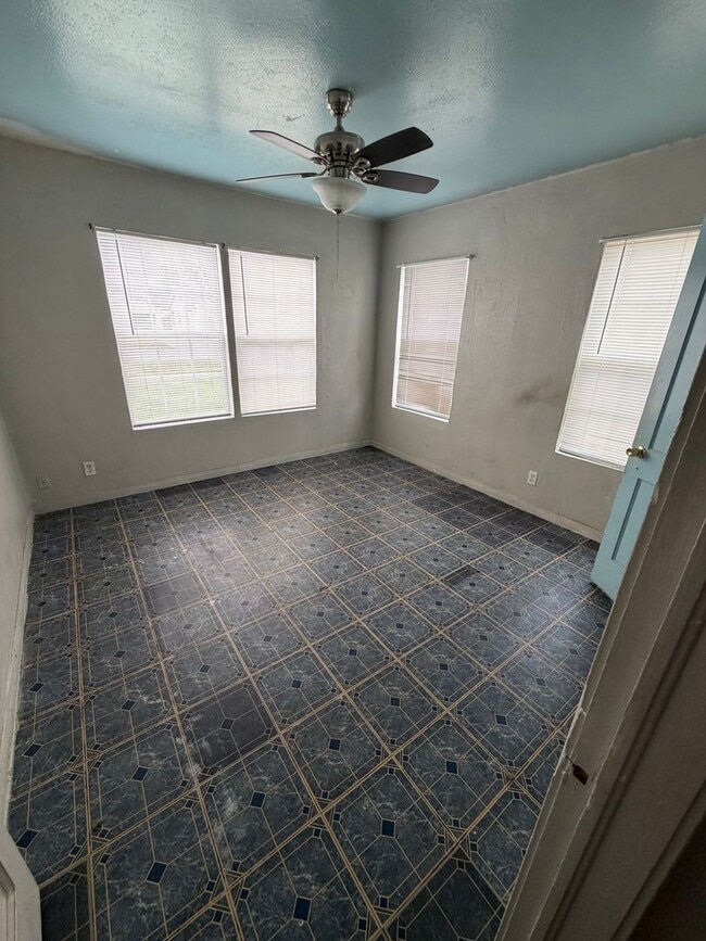 2125 Primrose St in Beaumont, TX - Building Photo - Building Photo