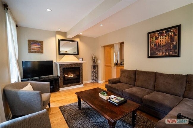 403 W Eugenie St, Unit 1F