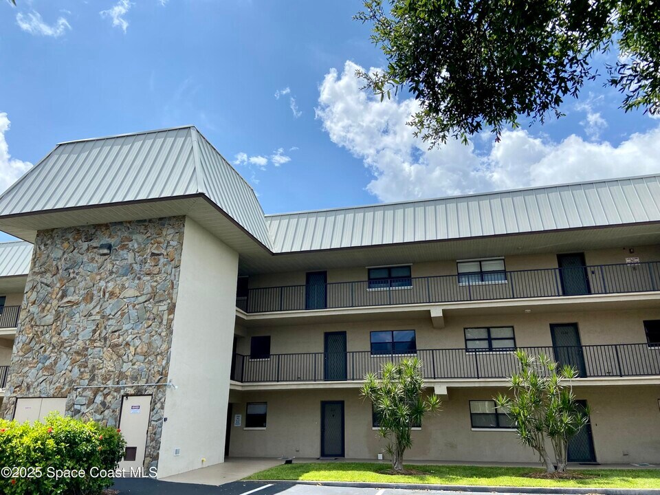 325 Tangle Run Blvd in Melbourne, FL - Building Photo