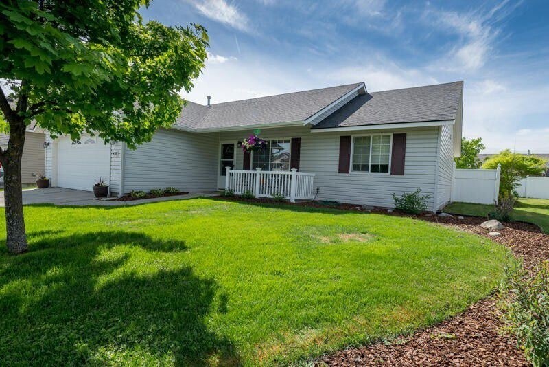 4798 W Lemonwood Ln in Post Falls, ID - Foto de edificio