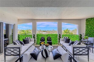 1100 Pine Ridge Rd in Naples, FL - Building Photo