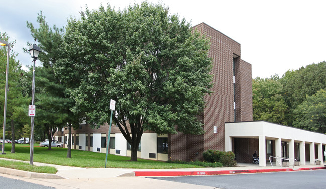 Village Oaks Apartments in Catonsville, MD - Building Photo - Building Photo