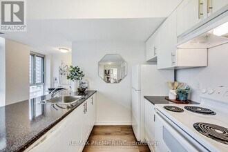 15 Maplewood Ave in Toronto, ON - Building Photo - Building Photo