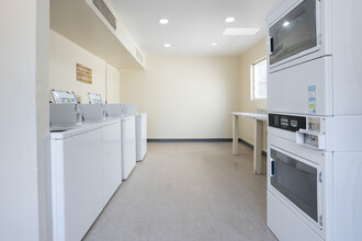 Palm Garden Apartments in Tucson, AZ - Building Photo - Interior Photo