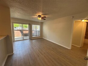 2833 Kings Rd in Dallas, TX - Foto de edificio - Building Photo