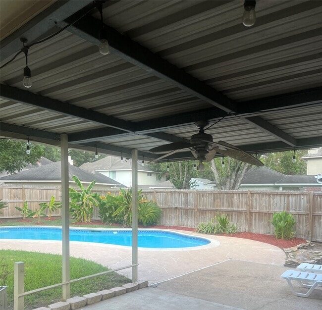 property at 2810 White Oak Ln