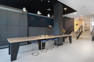DUO in Chelsea, MA - Foto de edificio - Lobby