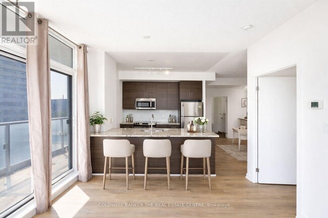 70 Forest Manor Rd in Toronto, ON - Building Photo - Building Photo