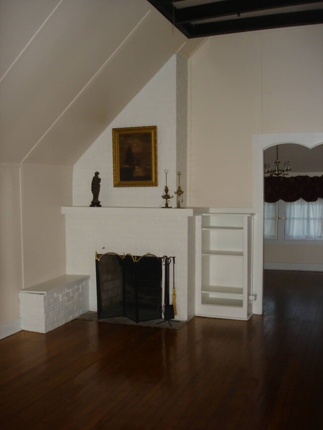1632 Sheridan Rd, Unit Second Floor