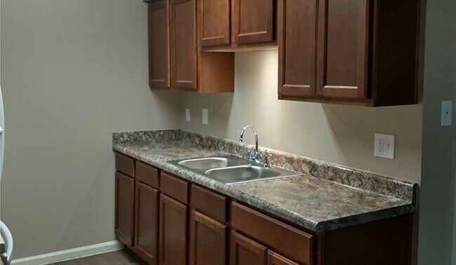 501 Henderson Ave in Palacios, TX - Building Photo - Building Photo