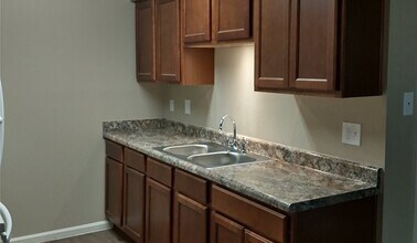 501 Henderson Ave in Palacios, TX - Building Photo - Building Photo