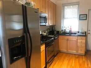 1152 W Cornelia Ave-Unit -1152-2 in Chicago, IL - Building Photo - Building Photo