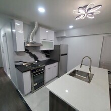 232 1st St, Unit 2 in Jersey City, NJ - Foto de edificio - Building Photo